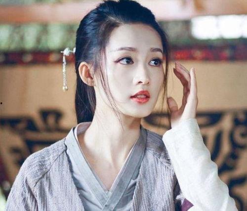 娱乐吃瓜李沁是谁,娱乐圈的清新“吃瓜”小花  第2张