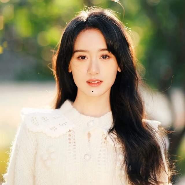 吃瓜娱乐圈袁冰妍,娱乐圈的瓜田新秀,魅力与实力并重 第3张 吃瓜娱乐圈袁冰妍,娱乐圈的瓜田新秀,魅力与实力并重 第3张