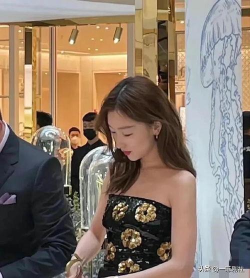 娱乐圈吃瓜爆料明星,揭秘明星背后的秘密与真相 第2张 娱乐圈吃瓜爆料明星,揭秘明星背后的秘密与真相 第2张